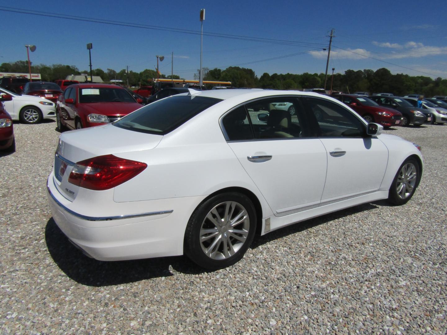 2014 White /Tan Hyundai Genesis (KMHGC4DD2EU) with an V6 engine, Automatic transmission, located at 15016 S Hwy 231, Midland City, AL, 36350, (334) 983-3001, 31.306210, -85.495277 - Photo#7